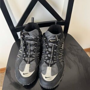 Nike Men's Black and Gray Athletic Shoes